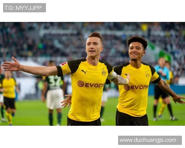 沙尔克04主场力克法兰克福，紧追领头羊步伐