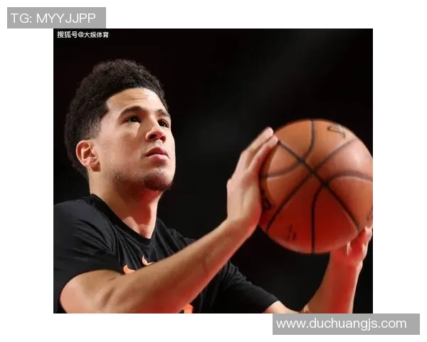 太阳队后卫布克喜获今年最佳新秀称号，未来篮球之星冉冉升起